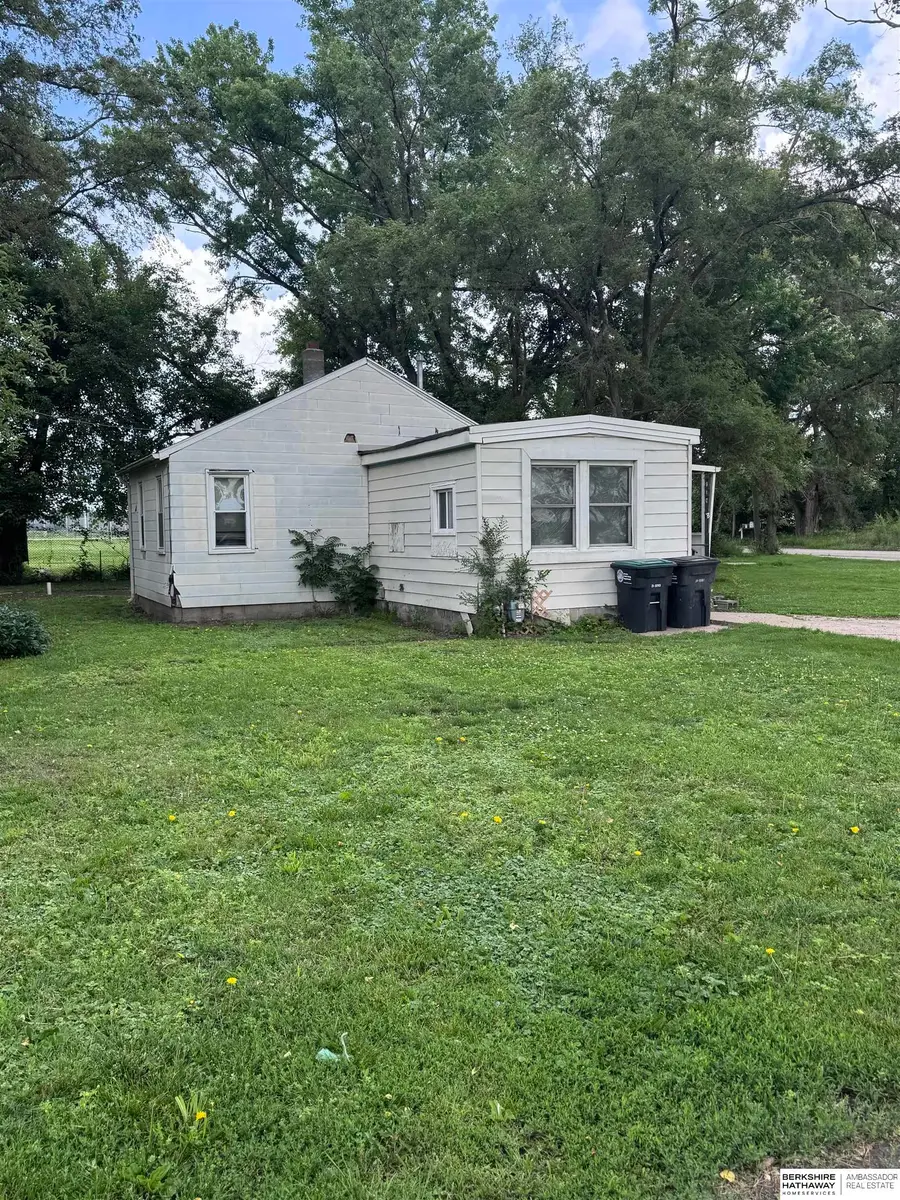 910 E Camden Avenue, Omaha, NE 68110 - #2