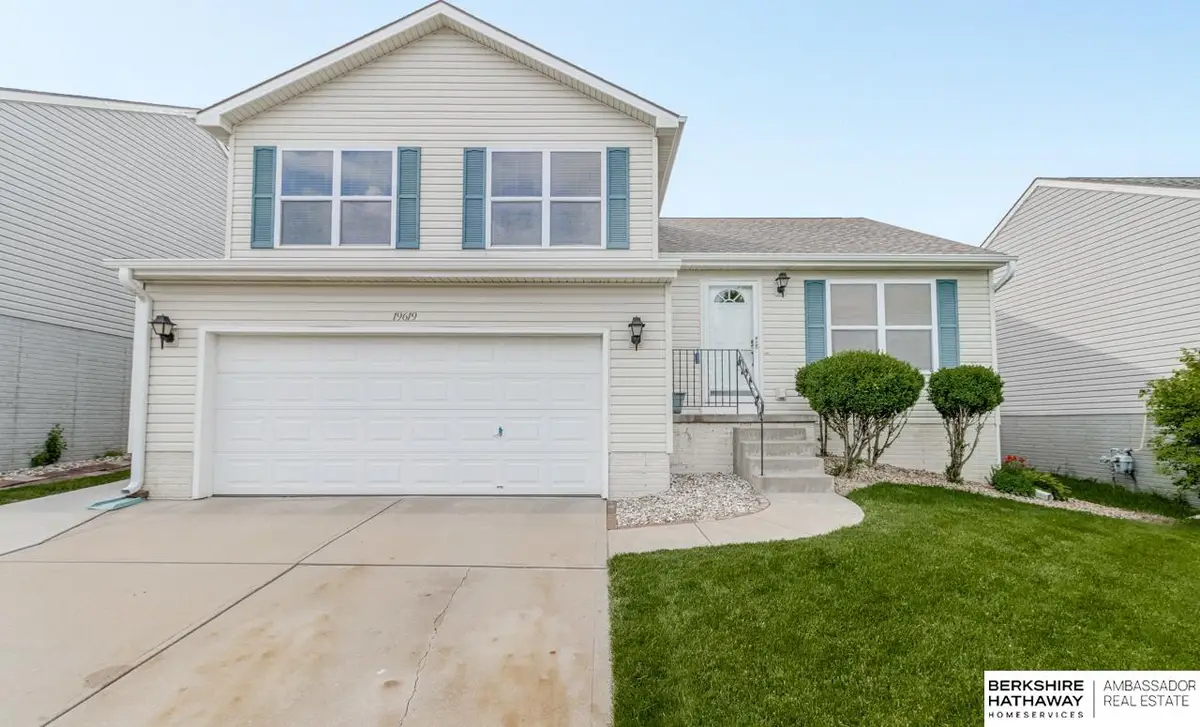 19619 V Street, Omaha, NE 68135 - #1