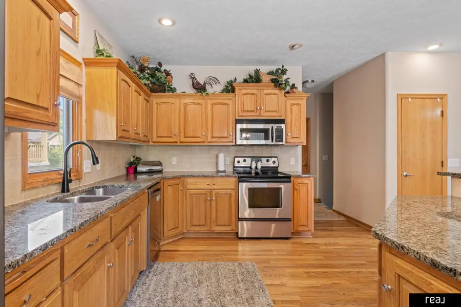 118 Castle Pine Drive, Papillion, NE 68133 - #2