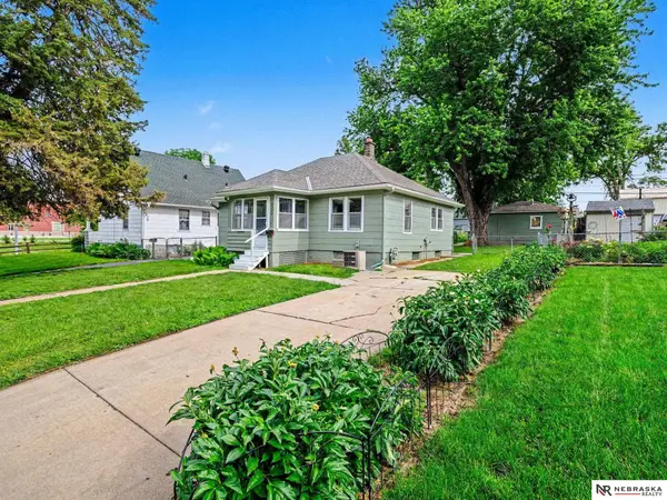 4303 Saratoga Street, Omaha, NE 68111