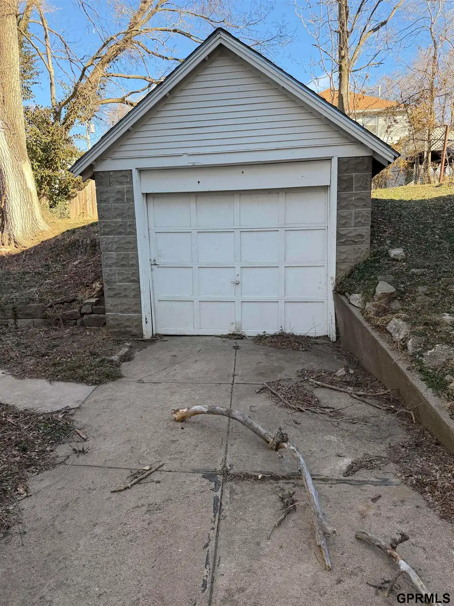 415 S 1st Street, Council Bluffs, IA 51503 - #2