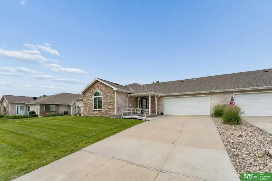 8706 N 160 Plaza, Bennington, NE 68007 - #2
