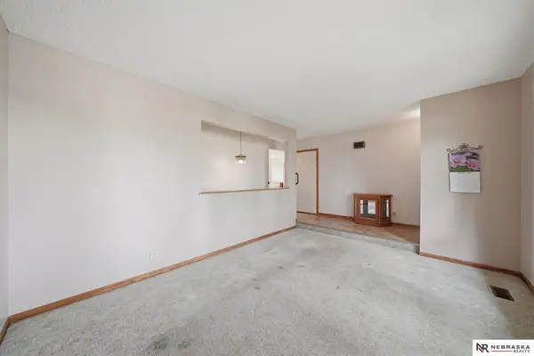 1120 Smoky Hill Road, Lincoln, NE 68520