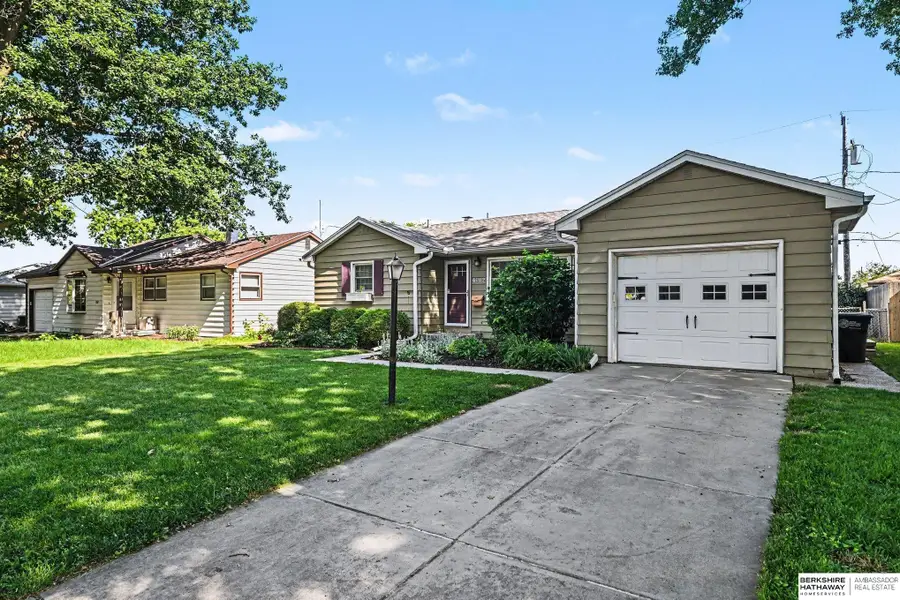 6102 Oak Street, Omaha, NE 68106 - #2