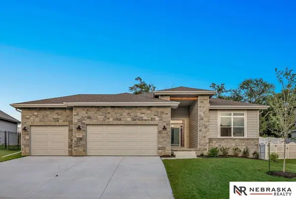 9715 S 123rd Avenue, Papillion, NE 68046