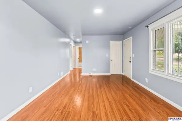 4021 Vernon Avenue, Omaha, NE 68111