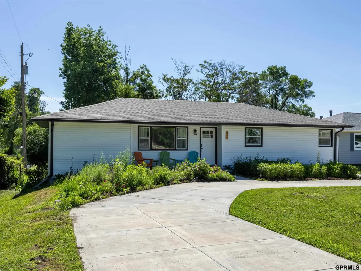 657 N 85 Street, Omaha, NE 68114 - #1