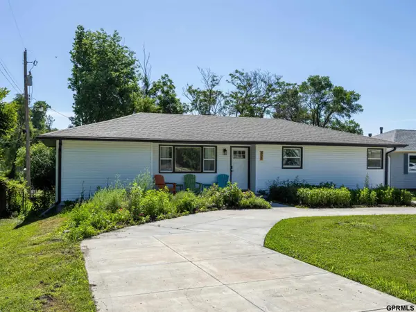 657 N 85 Street, Omaha, NE 68114