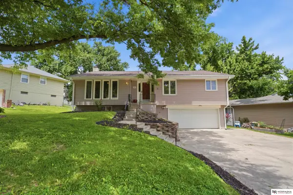14906 M Street, Omaha, NE 68137
