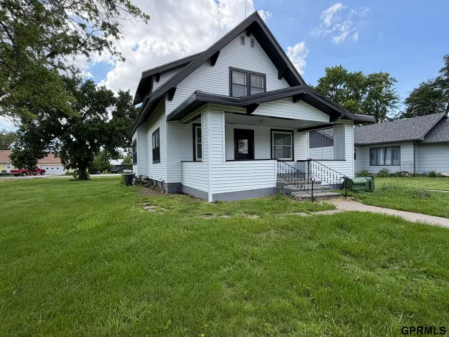 209 S Peach Street, Shickley, NE 68436 - #3