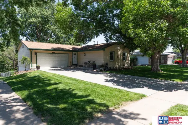 4524 Hallcliffe Road, Lincoln, NE 68516