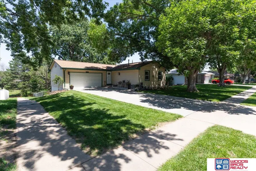 4524 Hallcliffe Road, Lincoln, NE 68516 - #2