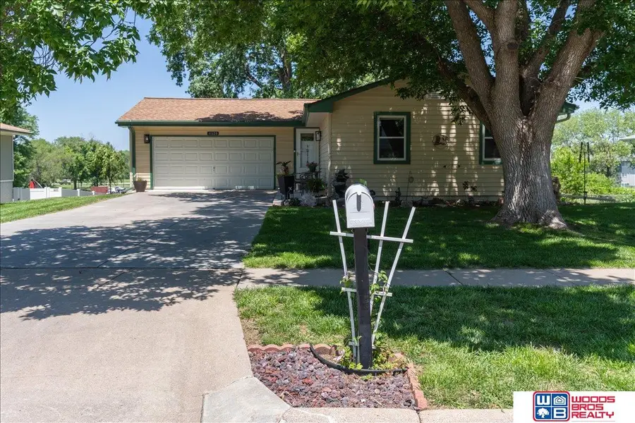 4524 Hallcliffe Road, Lincoln, NE 68516 - #3