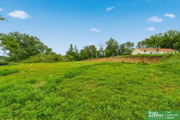 2516 Chandler Road E, Bellevue, NE 68005