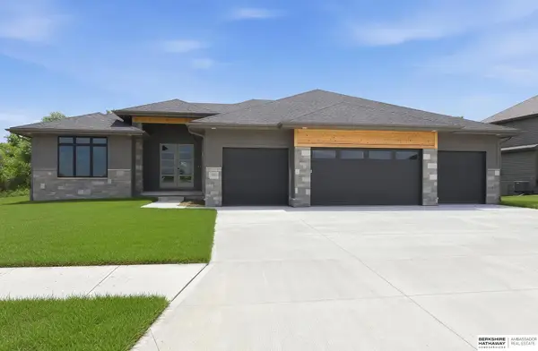 18505 Acorn Drive, Gretna, NE 68028