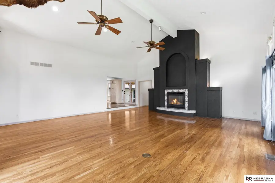 11211 Kentucky Road, Papillion, NE 68133 - #2