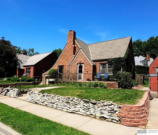 2005 Country Club Avenue, Omaha, NE 68104
