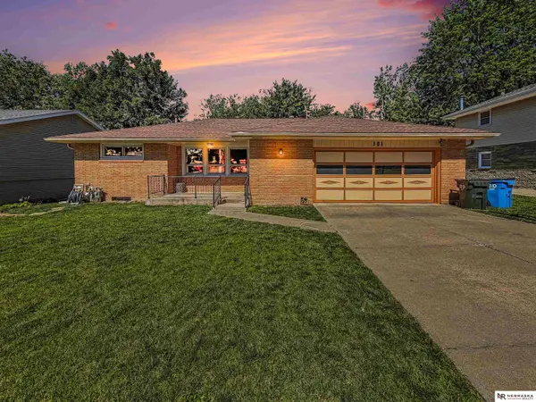 301 Glenhaven Drive, Lincoln, NE 68505