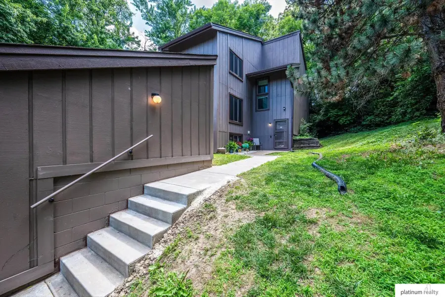 7438 N 55 Plaza, Omaha, NE 68152 - #2