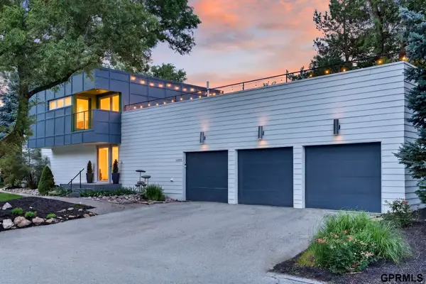 13484 Ogden Plaza Circle, Omaha, NE 68164