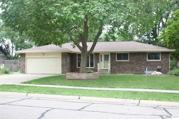 717 Smoky Hill Road, Lincoln, NE 68520
