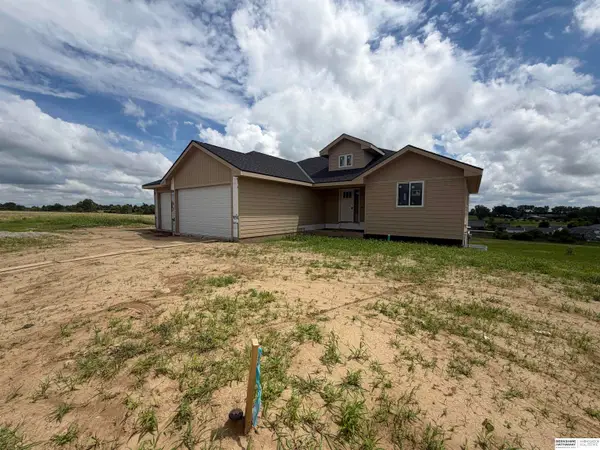 2864 Southern Hills Drive, Blair, NE 68008