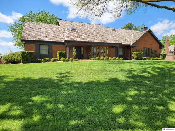 9937 Broadmoor Road, Omaha, NE 68114