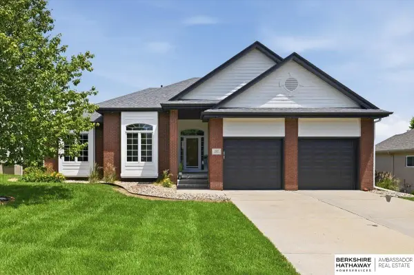 123 Castle Pine Drive, Papillion, NE 68133