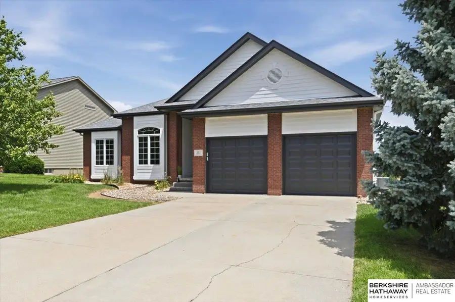 123 Castle Pine Drive, Papillion, NE 68133 - #2