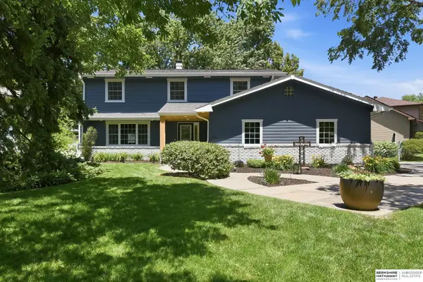 8106 Manderson Street, Omaha, NE 68134