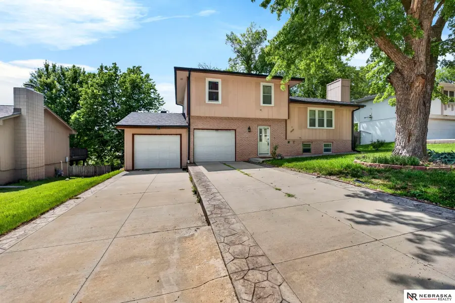 8606 S 45th Avenue, Omaha, NE 68157 - #2