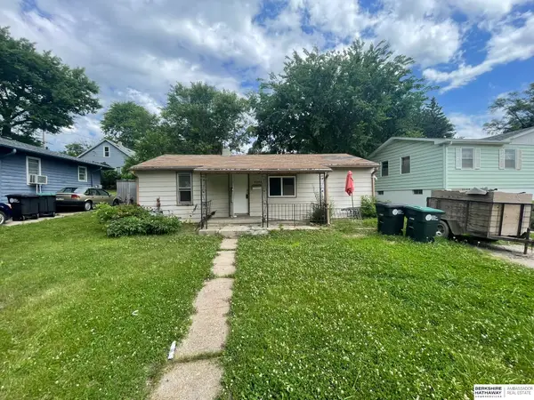 4048 Curtis Avenue, Omaha, NE 68111