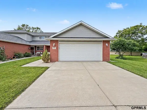 7631 Maple Village Drive, Lincoln, NE 68510