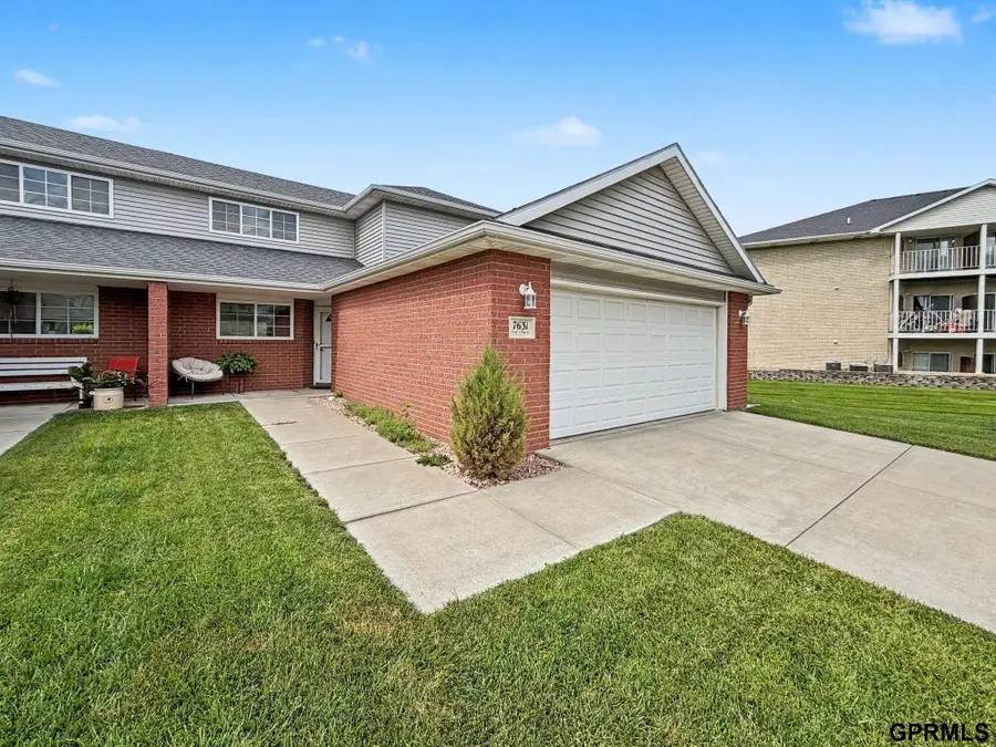 7631 Maple Village Drive, Lincoln, NE 68510 - #2