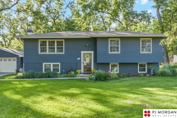 7914 Keystone Drive, Omaha, NE 68134