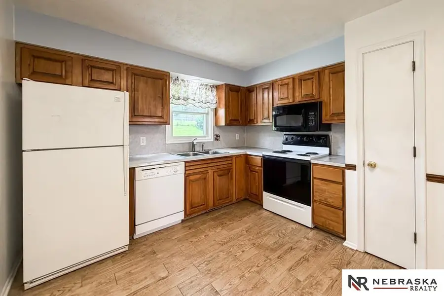 819 Crest Drive, Papillion, NE 68046 - #3