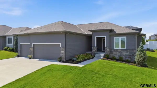 18450 Greenleaf Street, Omaha, NE 68136