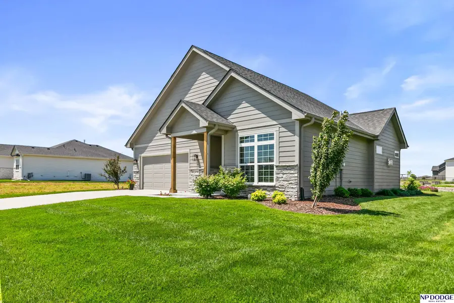 12388 Horizon Street, Papillion, NE 68046 - #2