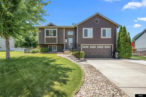1910 Southview Drive, Papillion, NE 68046