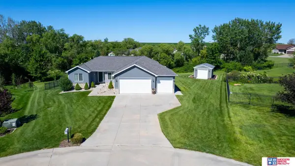 733 Spruce Circle, Palmyra, NE 68418