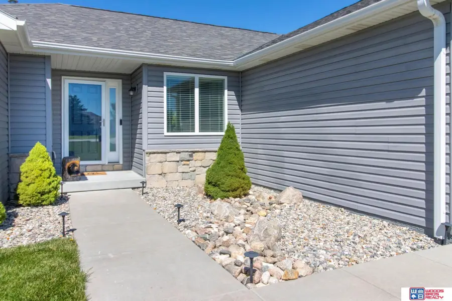 733 Spruce Circle, Palmyra, NE 68418 - #3