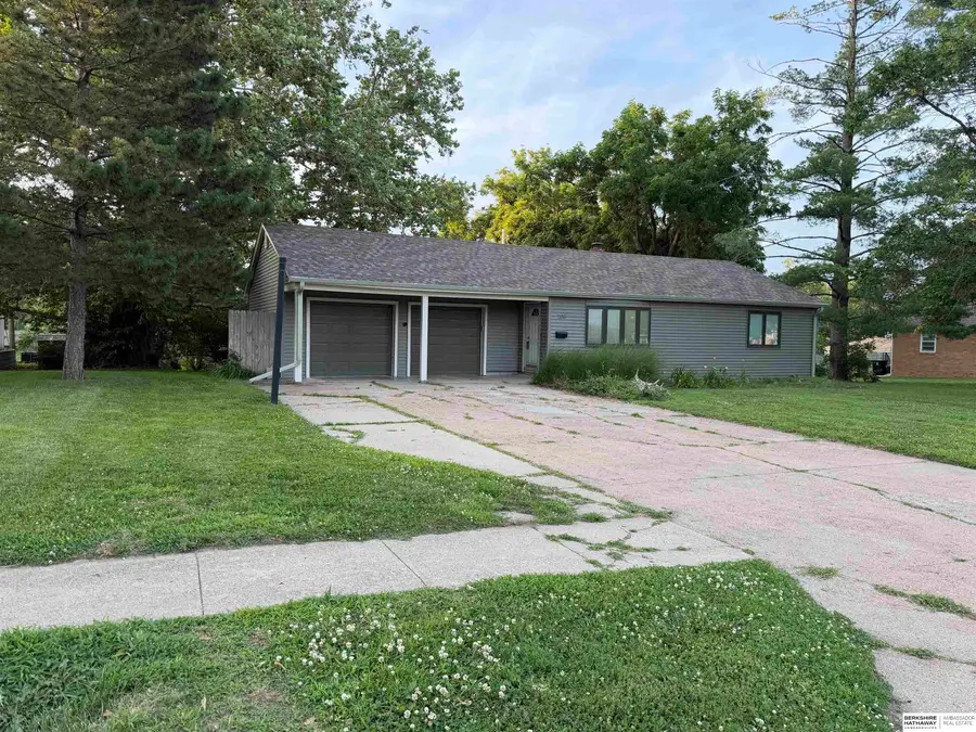 208 Crest Road, Papillion, NE 68046 - #2