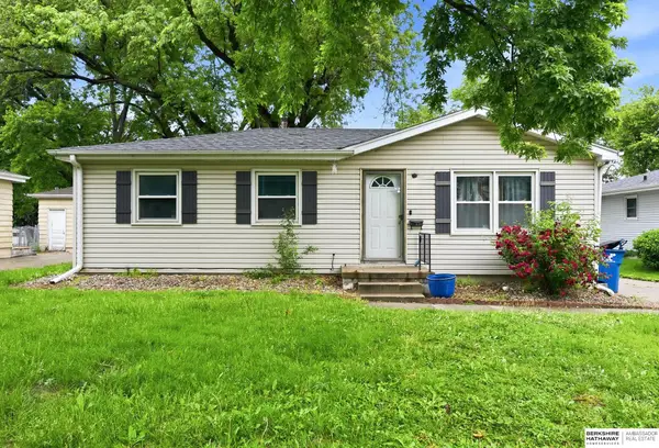 8660 Westridge Drive, Omaha, NE 68124