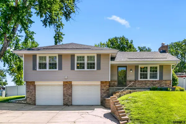 9806 O Circle, Omaha, NE 68127