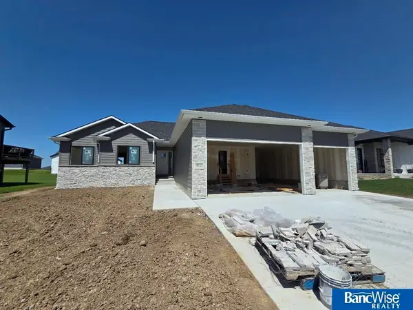 9511 Dalton Drive, Lincoln, NE 68516