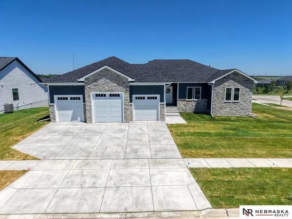 9520 Delano Drive, Lincoln, NE 68516