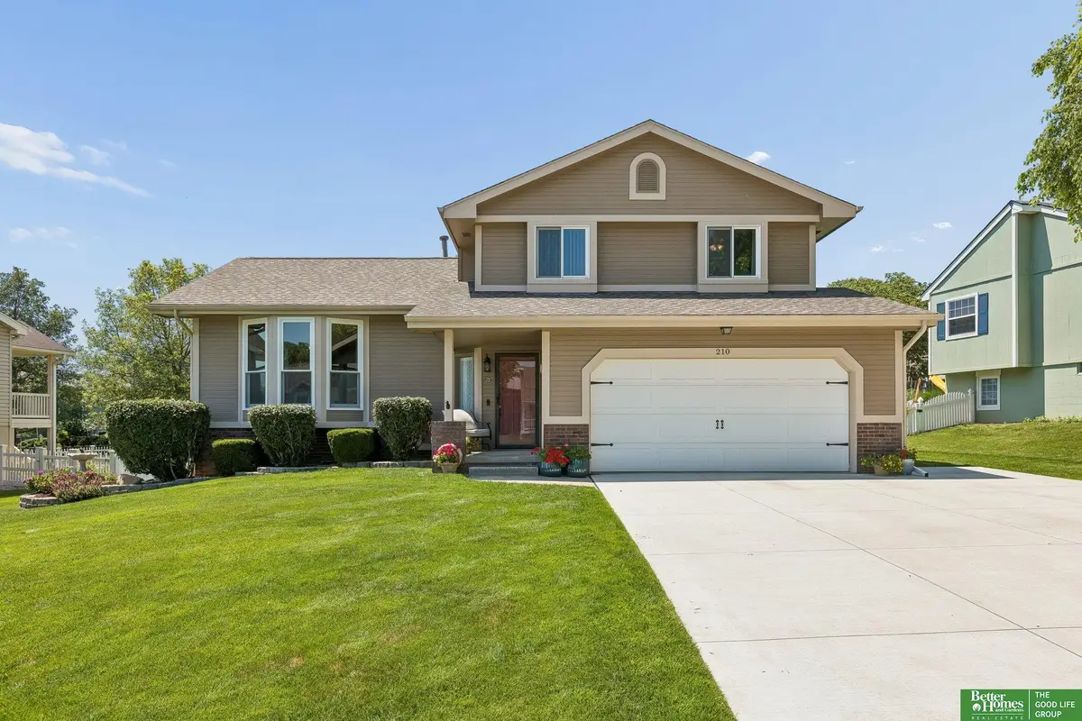 210 Oakwood Drive, Papillion, NE 68133 - #1