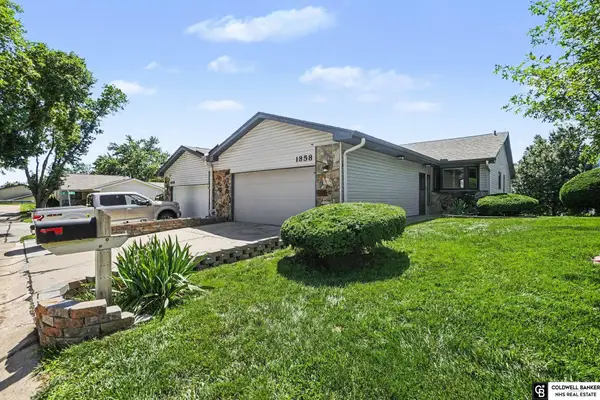1858 N 93 Court, Omaha, NE 68114