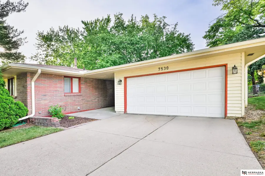 7530 Vine Street, Lincoln, NE 68505 - #2