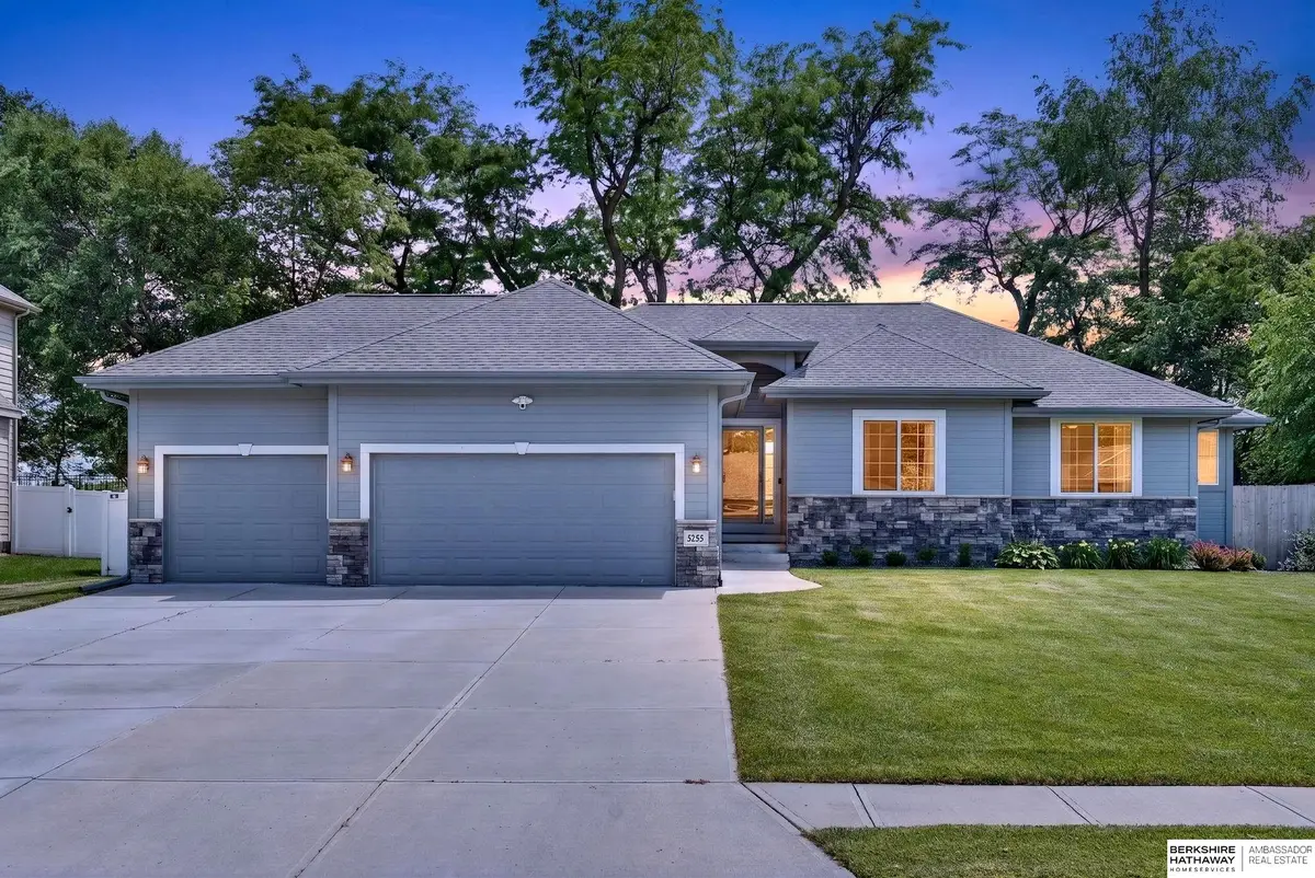 5255 Waterford Avenue Circle, Papillion, NE 68133 - #1